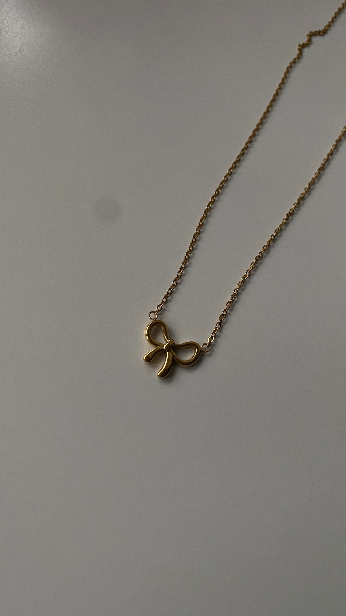 Bow necklace
