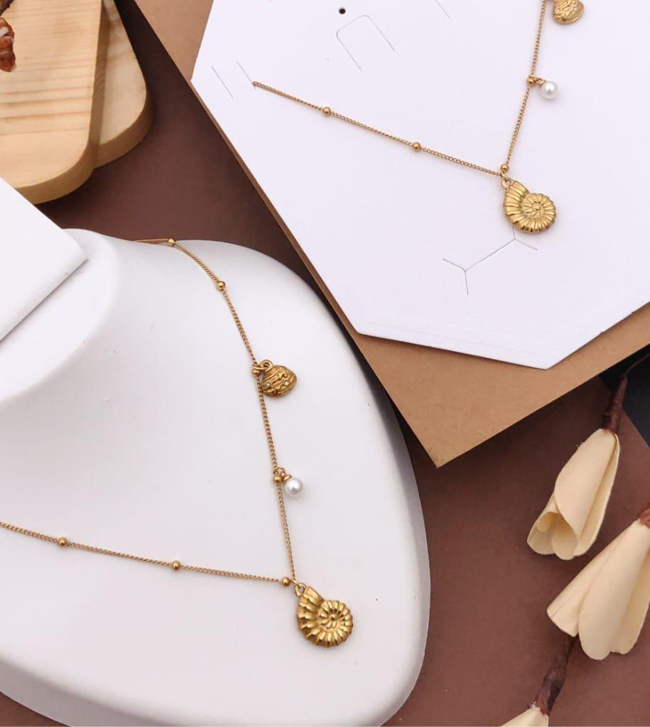 Charm necklace - lucy