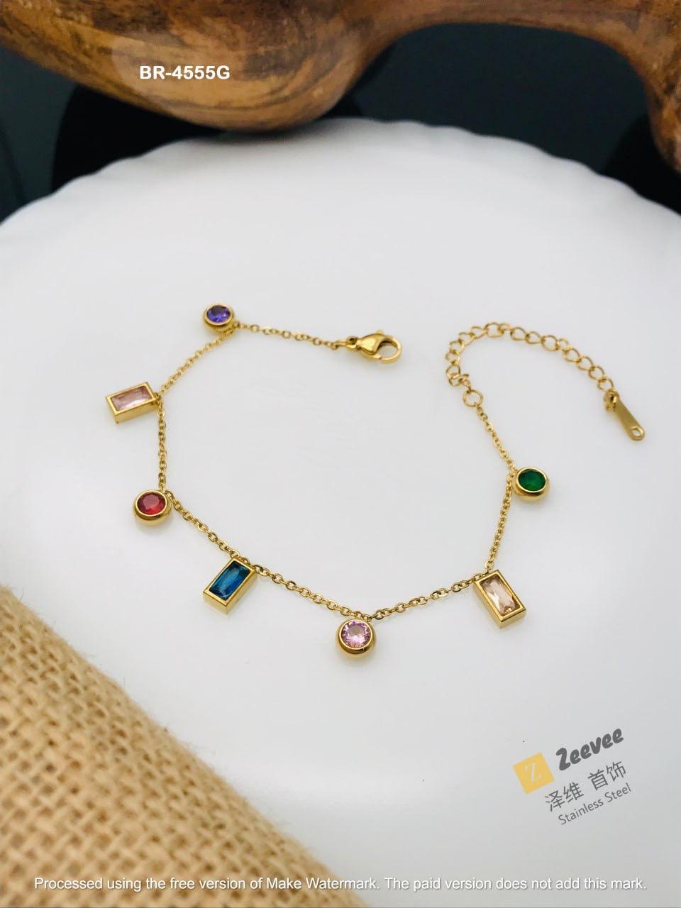 Minimal bracelet gold