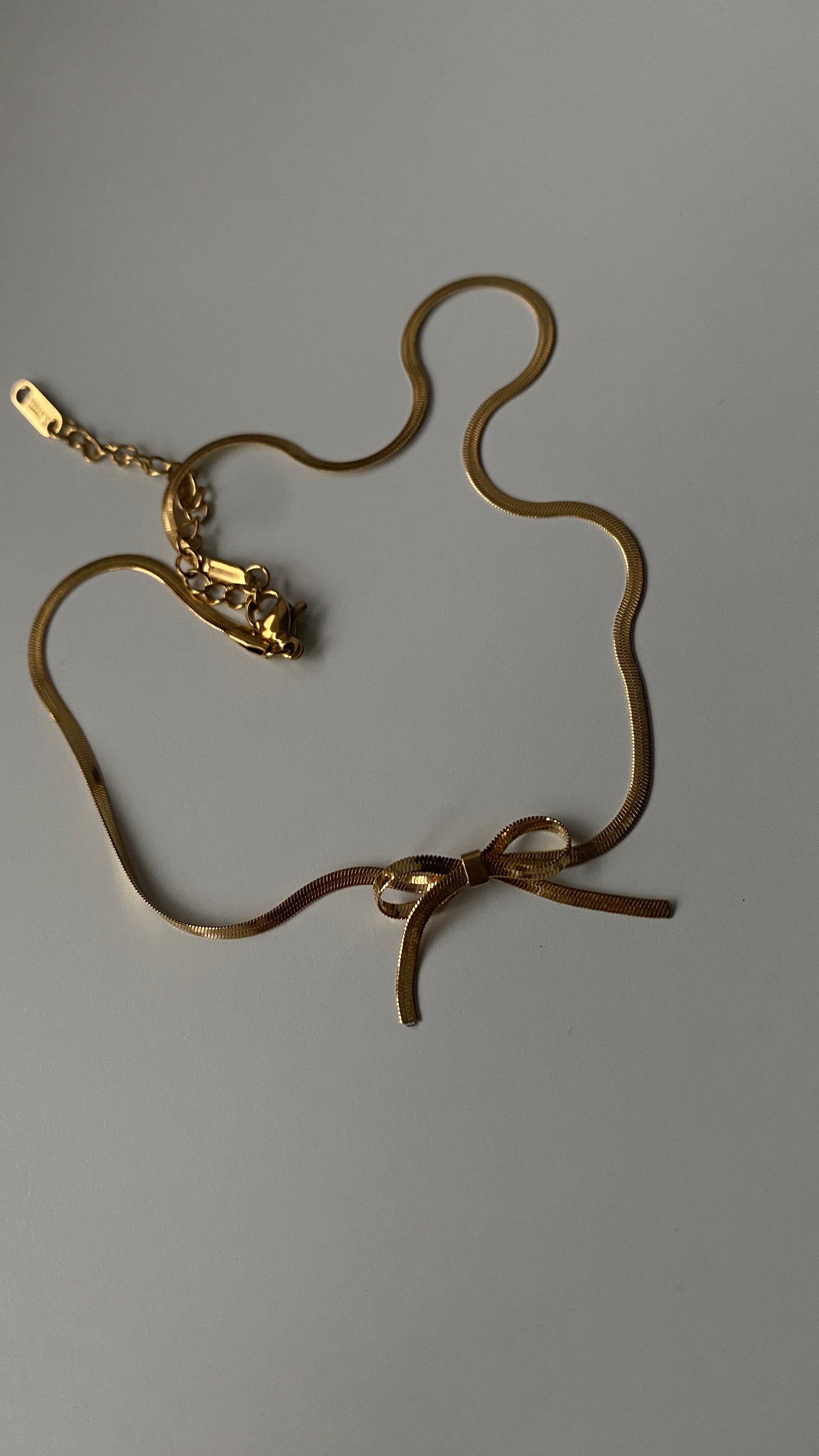Bow necklace