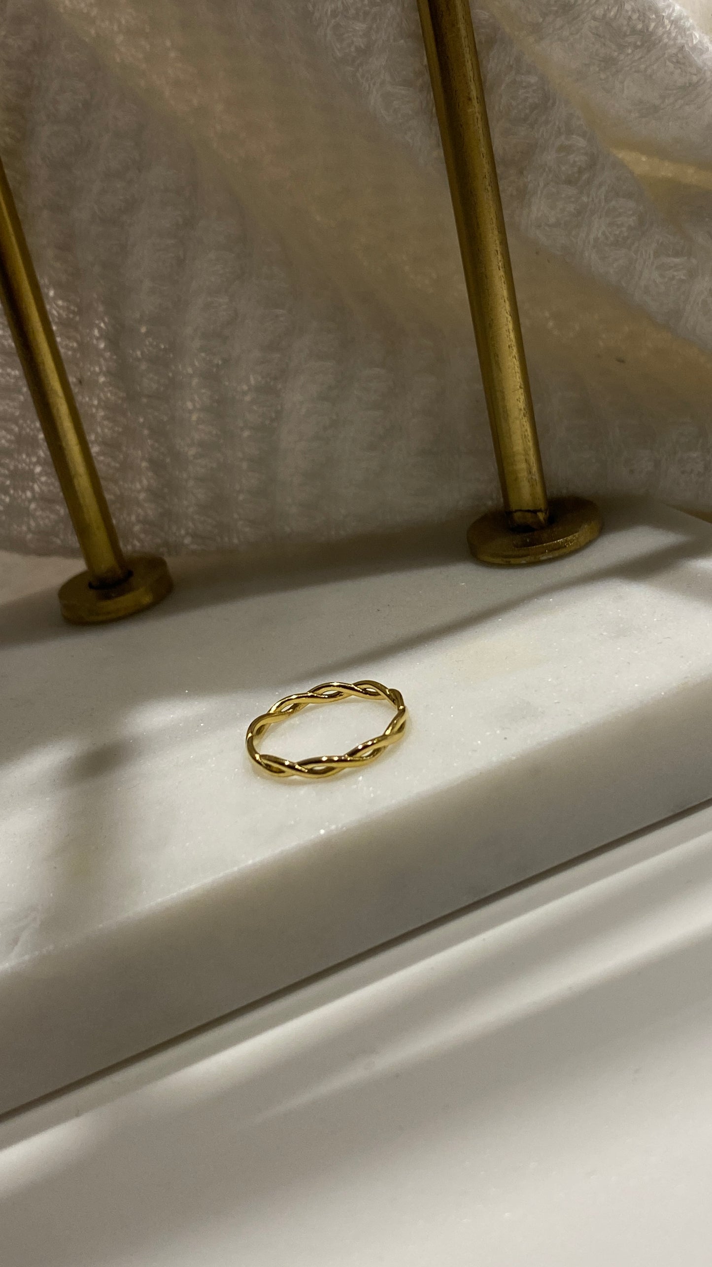 Twisty ring