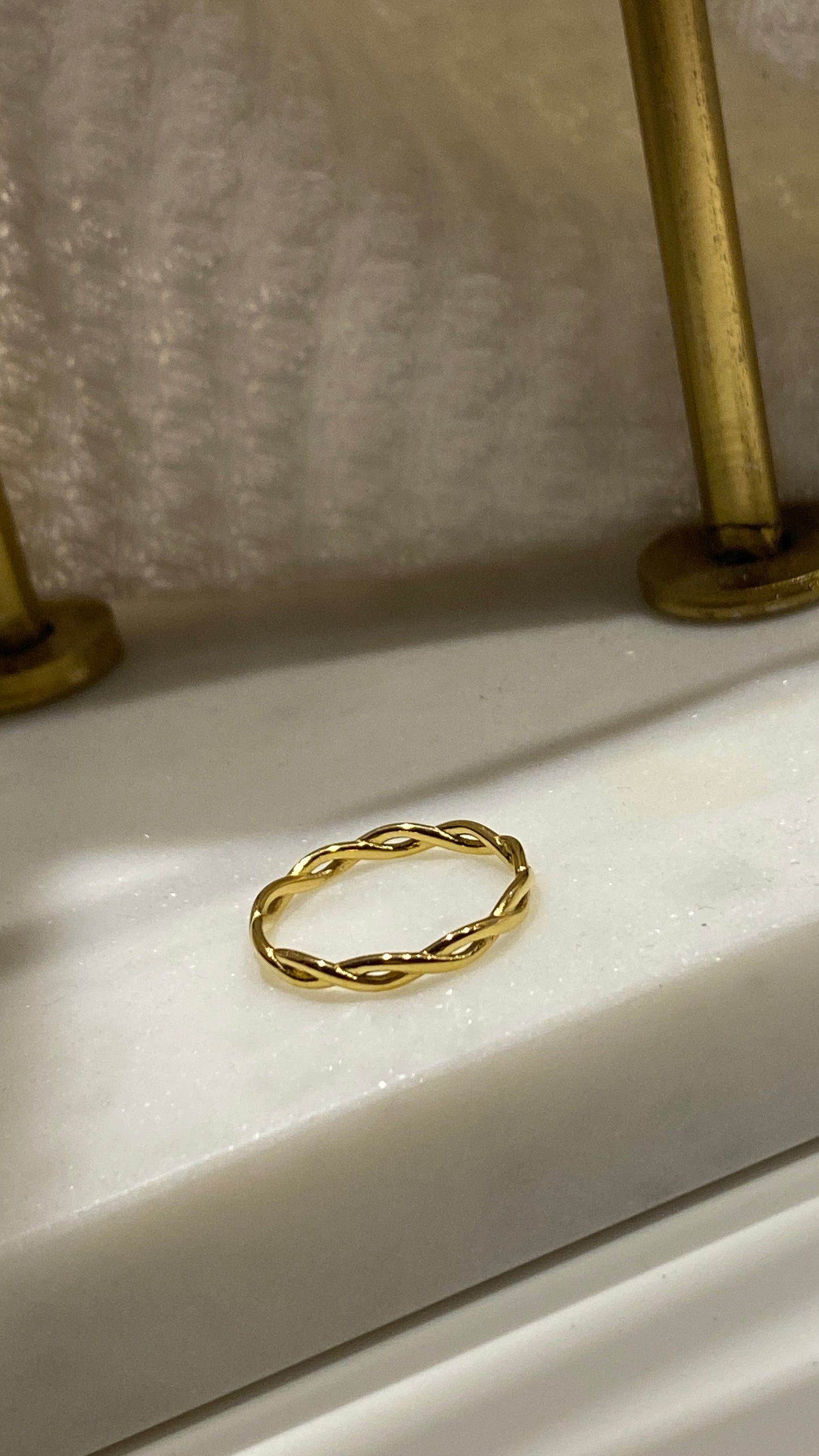 Twisty ring