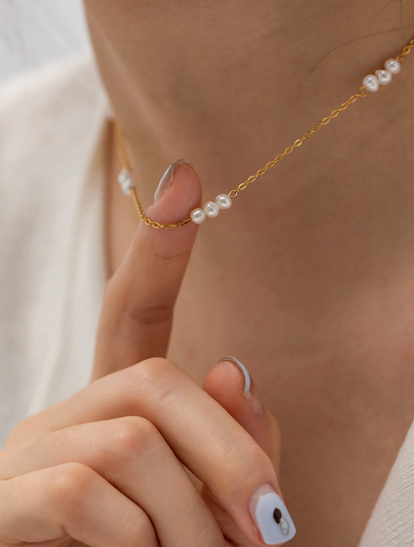 Mia necklace