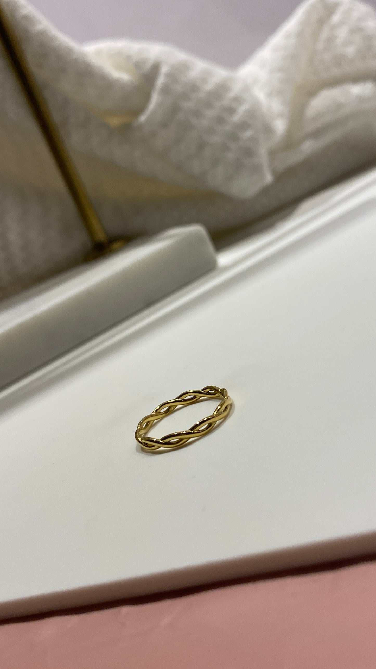 Twisty ring