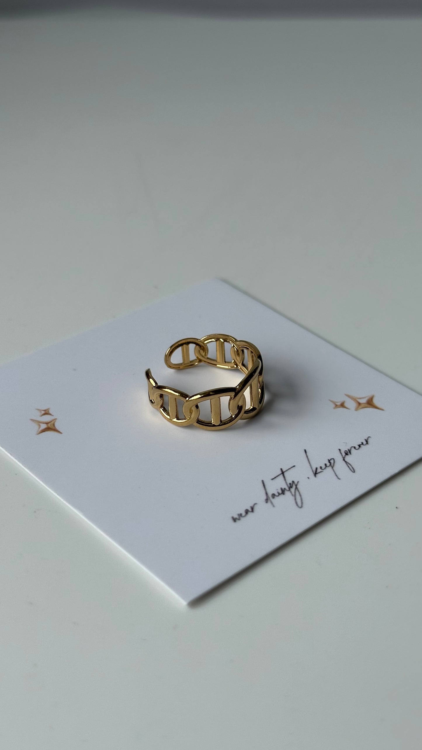 Hera  ring