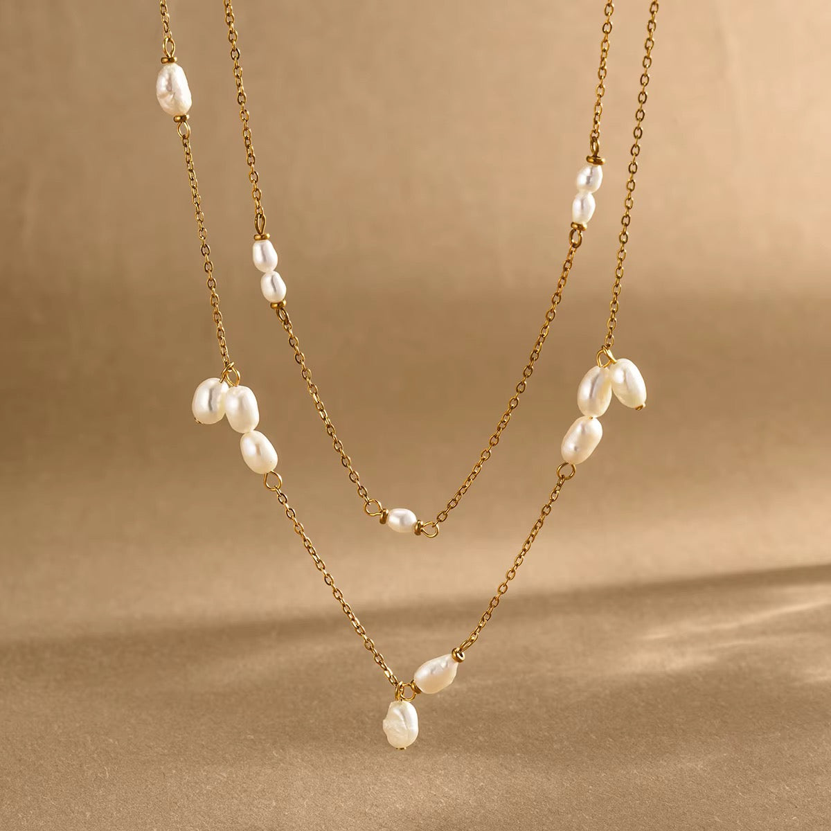 Roselle pearl neckalce