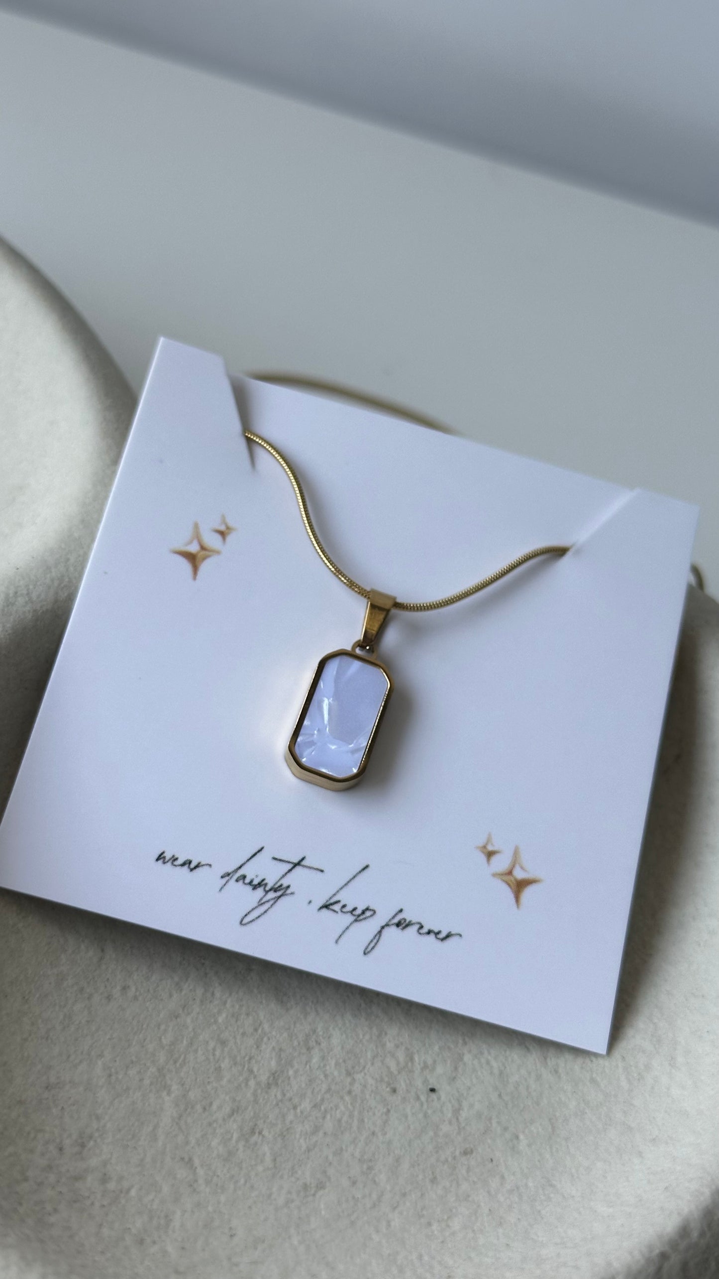 Reversible necklace