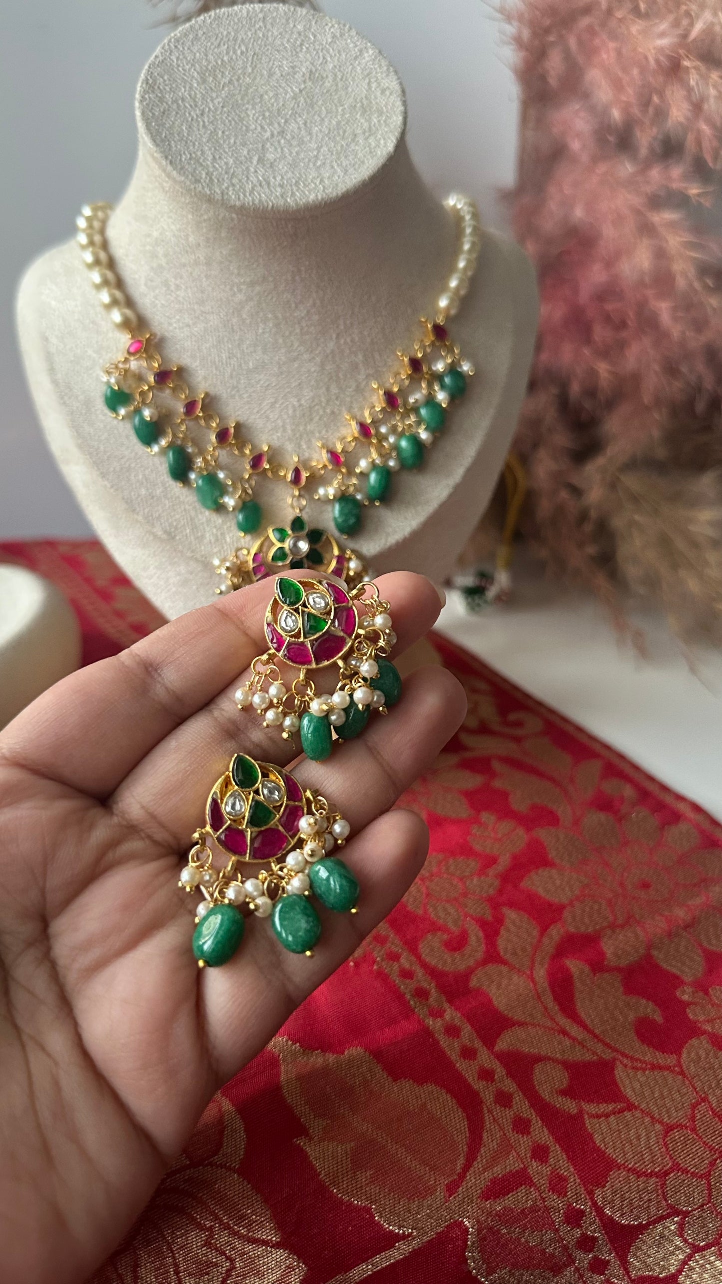 Vaishnavi Kundan Set