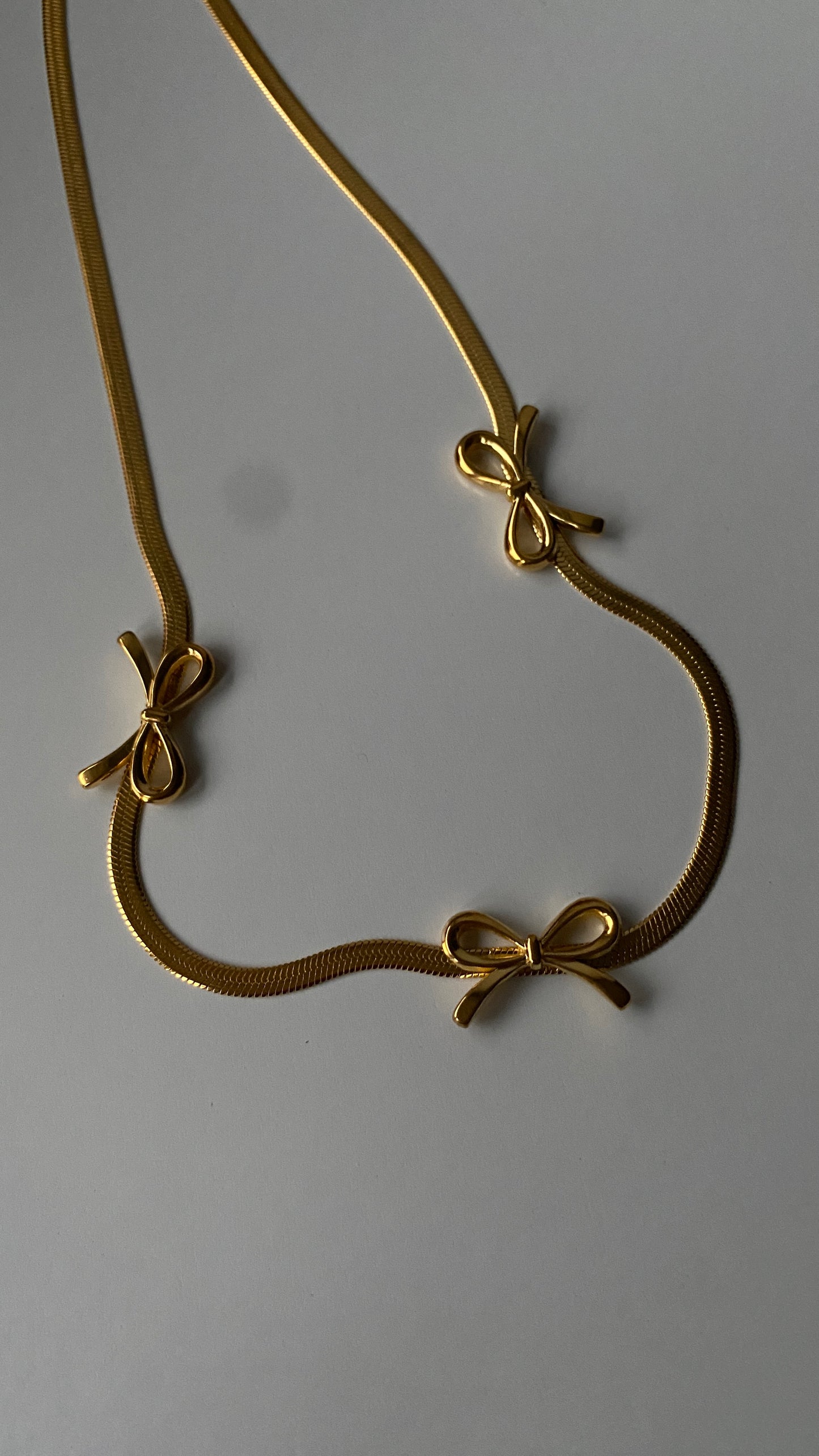 Bow necklace