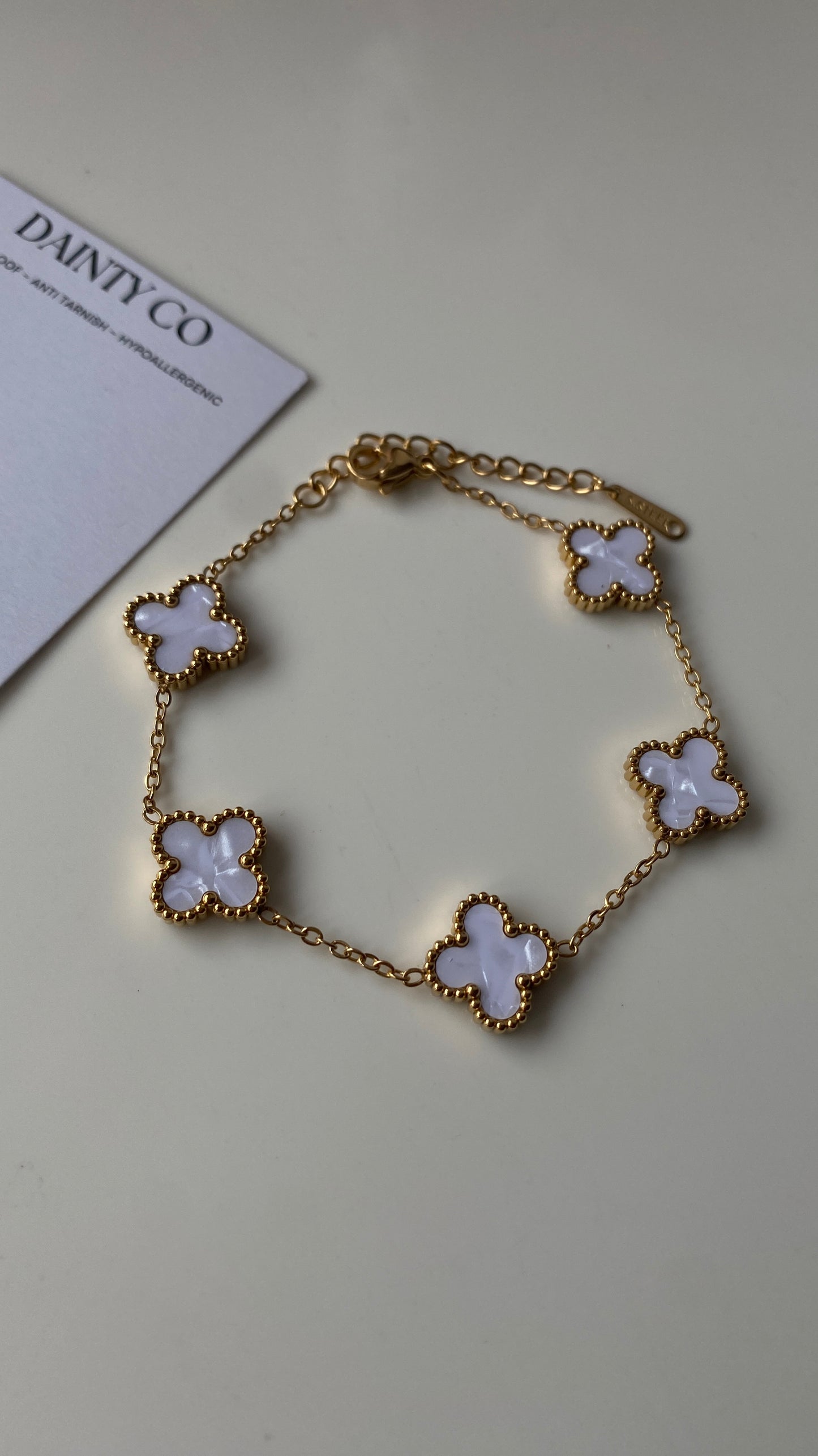 Clover gold bracelet white