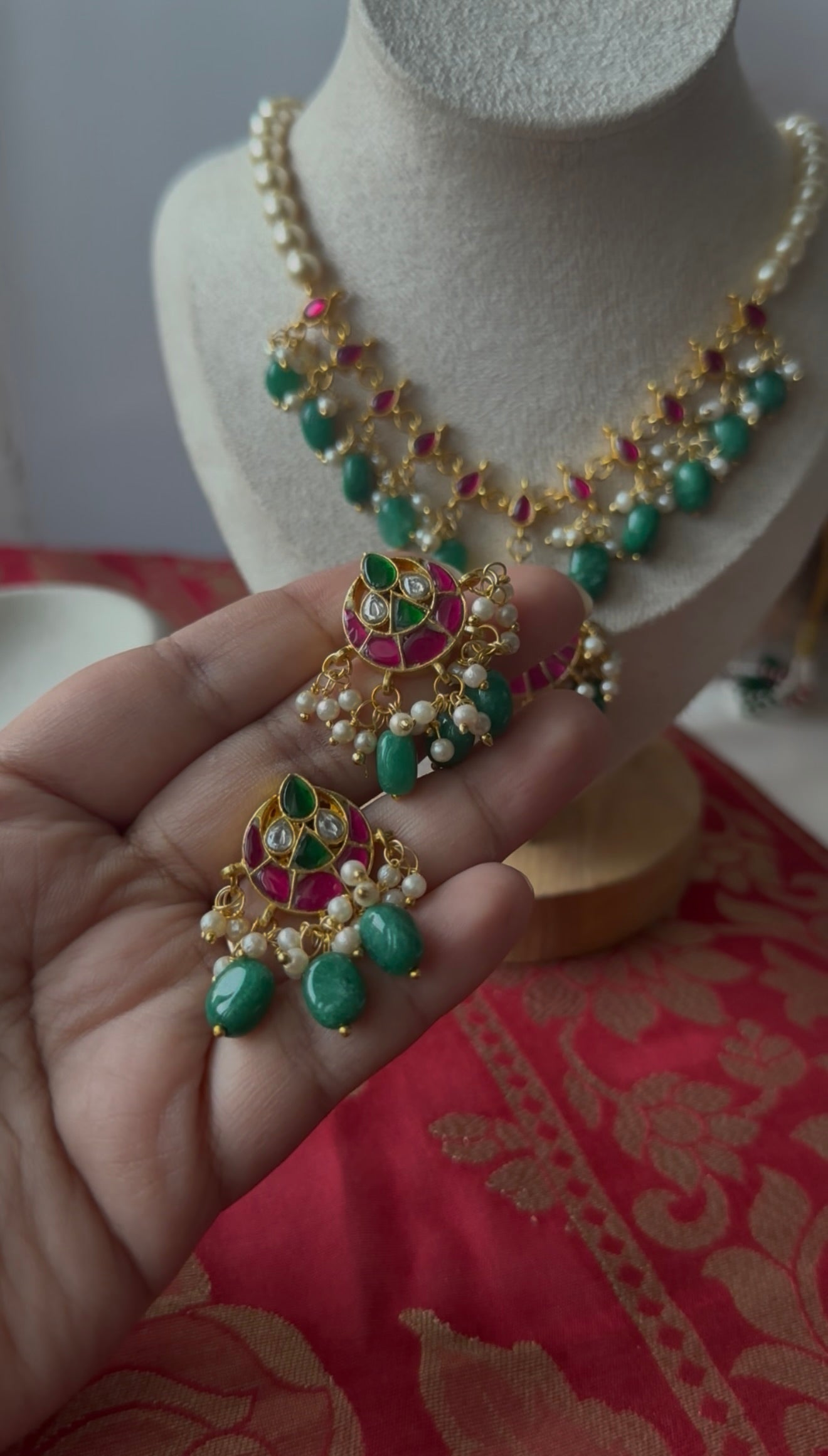 Vaishnavi Kundan Set