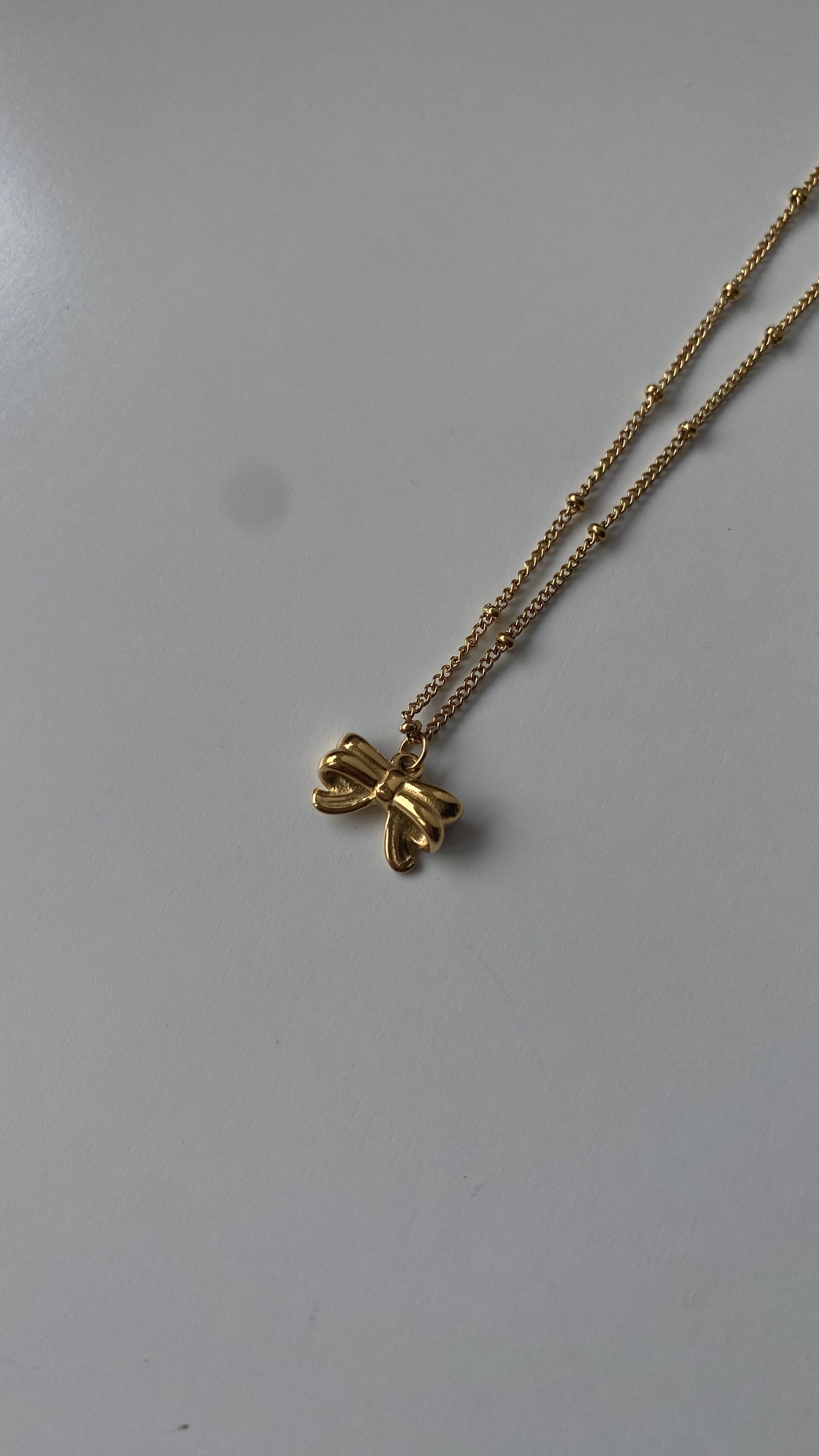 Bow necklace