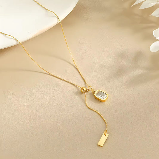 Lara necklace white stone