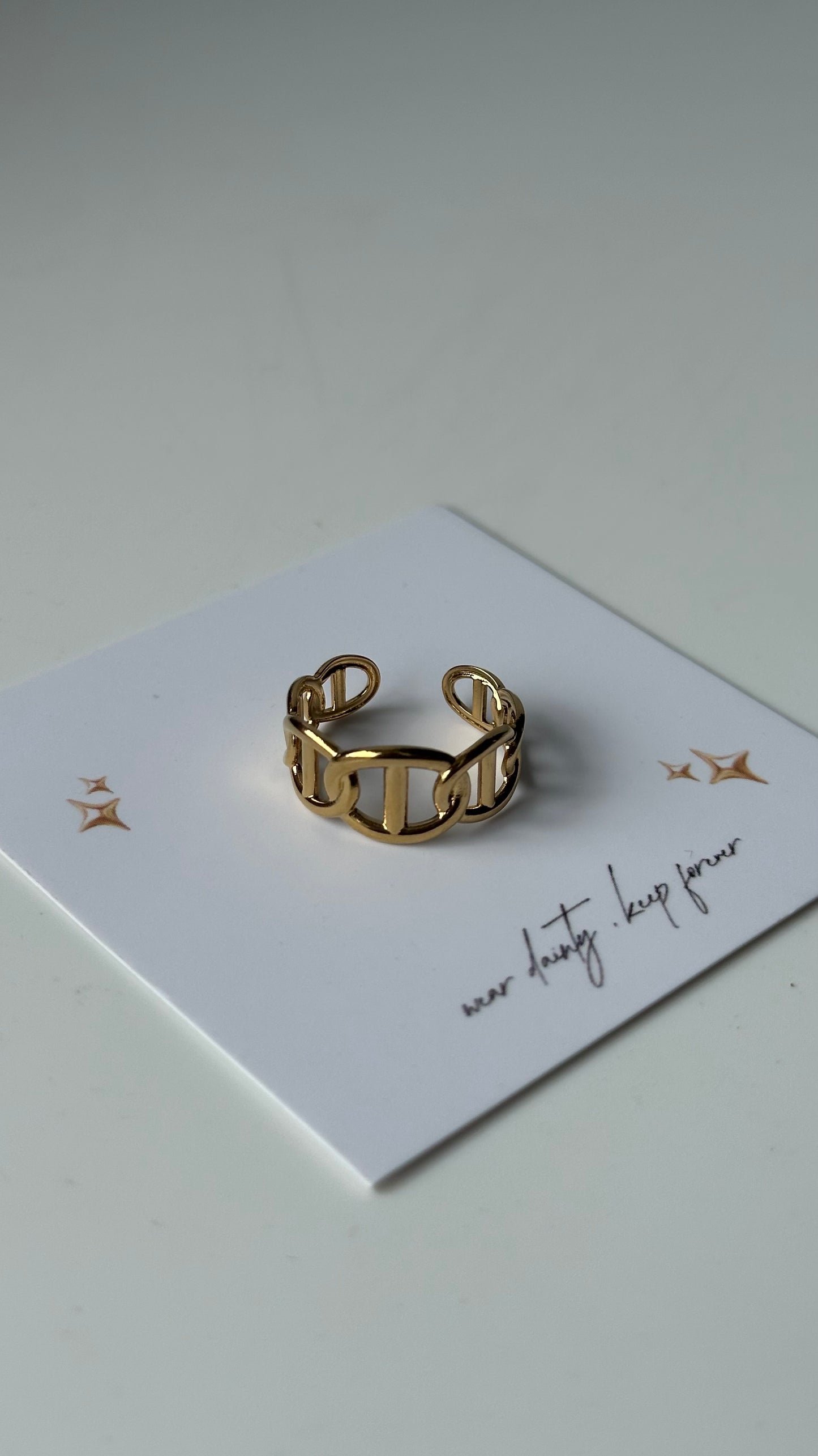 Hera  ring
